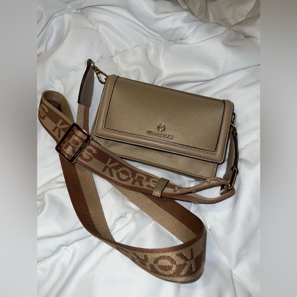 MICHAEL KORS nude, like new crossbody wallet bag